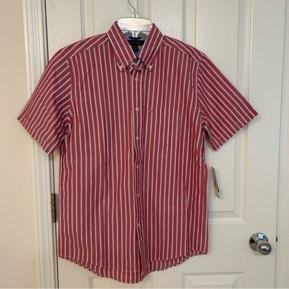 TOMMY HILFIGER Men's Short Sleeve Button-Down Cotton Shirt in Red Multi